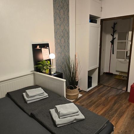 Studio Apartman Tamai Kutina Exterior foto